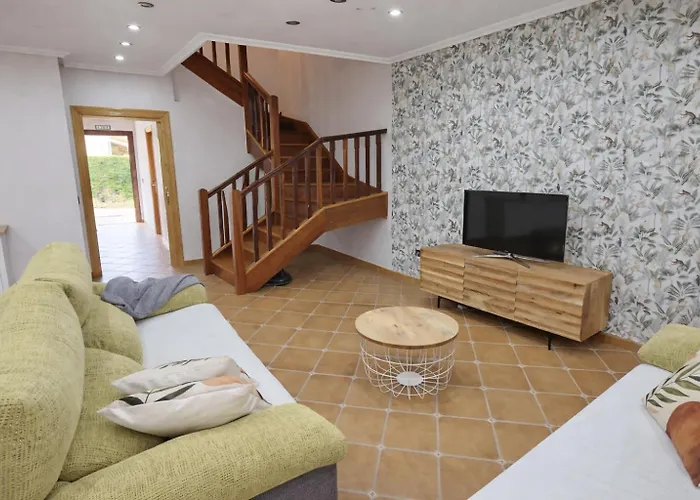 Entre Mar Y Picos - Colombres, Cerca De Llanes