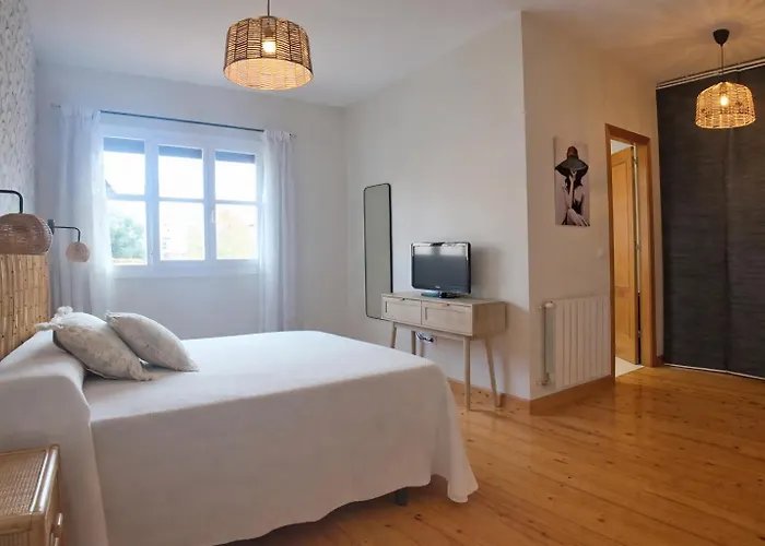 Entre Mar Y Picos - Colombres, Cerca De Llanes