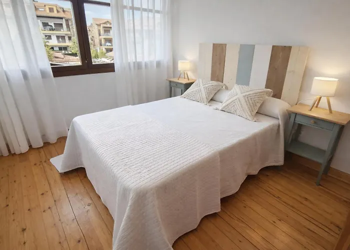 Entre Mar Y Picos - Colombres, Cerca De Llanes